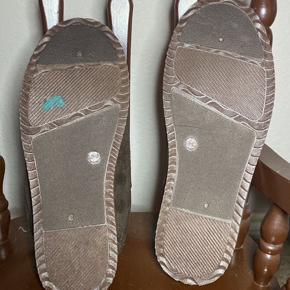 Men’s Brown Banana Republic Slippers - Picture 6 of 7